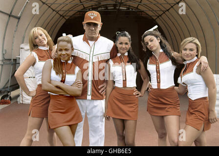 DER HERR DES HAUSES Man of the House USA 2005 Stephen Herek Die Cheerleaders und ihr Undercover-'Trainer': MONICA KEENA, CHRISTINA MILIAN, TOMMY LEE JONES, VANESSA FERLITO, PAULA GARCES, KELLI GARNER Komödie Regie: Stephen Herek aka. Man of the House Stock Photo