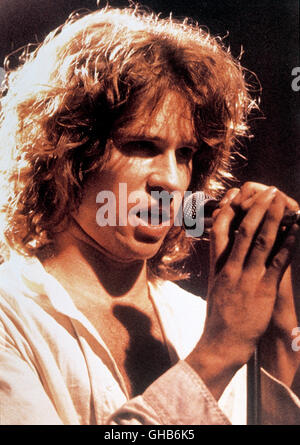 THE DOORS USA 1991 Oliver Stone VAL KILMER in der Rolle von 'Jim Morrison', dem 1971 verstorbenen Leadsänger der legendären Rockband 'The Doors'. Regie: Oliver Stone Stock Photo