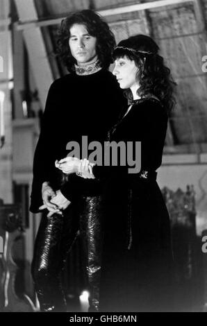 THE DOORS USA 1991 Oliver Stone Jim Morrison (VAL KILMER) und Patricia Kennealy (KATHLEEN QUINLAN) Regie: Oliver Stone Stock Photo