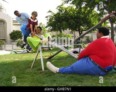 FAT ALBERT USA 2004 Joel Zwick Szene: Fat Albert (KENAN THOMPSON) auf der Wippe mit Kids. Komödie Regie: Joel Zwick Stock Photo