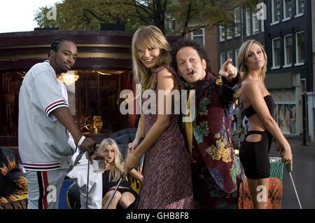 DEUCE BIGALOW: EUROPEAN GIGOLO Mike Bigelow Deuce Bigalow (ROB SCHNEIDER) with Girls. Komödie Regie: Mike Bigelow Stock Photo