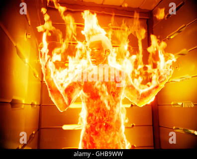 FANTASTIC FOUR D/USA 2005 Tim Story Johnny Storm (CHRIS EVANS) in seiner Rolle als Human Torch Regie: Tim Story Stock Photo