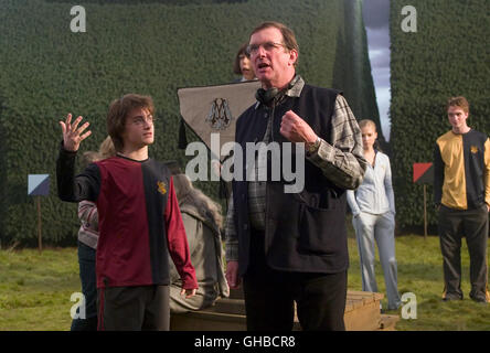 HARRY POTTER UND DER FEUERKELCH Harry Potter and the Goblet of Fire USA 2005 Mike Newell DANIEL RADCLIFFE and director MIKE NEWELL Regie: Mike Newell aka. Harry Potter and the Goblet of Fire Stock Photo
