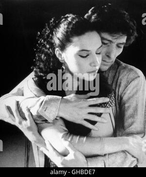 CARMEN Spanien 1983 Carlos Saura Antonio (ANTONIO GADES) and Carmen (LAURA DEL SOL) Regie: Carlos Saura Stock Photo