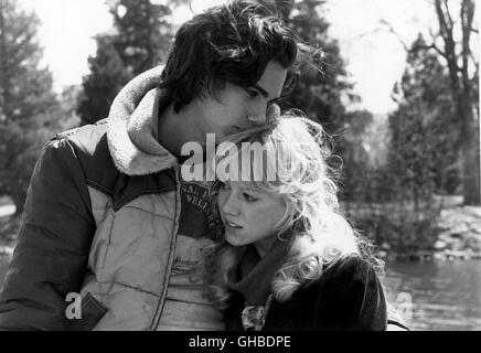 ICE CASTLES USA 1978 Donald Wrye Young Lovers LYNN-HOLLY JOHNSON (Alexis Winston), ROBBY BENSON (Nick Peterson) Regie: Donald Wrye Stock Photo