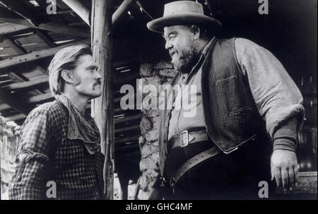 WEITES LAND - THE BIG COUNTRY USA 1958 William Wyler Buck Hannassey (CHUCK CONNORS) with father Rufus Hannassey (BURL IVES) Regie: William Wyler Stock Photo