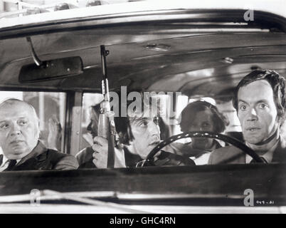 DOG DAY AFTERNOON USA 1975 Sidney Lumet Bank robbery Sonny (AL PACINO, Center) Regie: Sidney Lumet Stock Photo