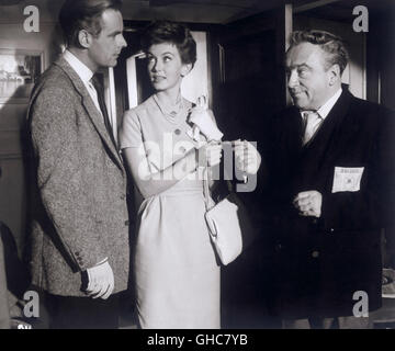 DOUBLE BUNK UK 1961 C.M. Pennington-Richards Jack (IAN CARMICHAEL), Peggy (JANETTE SCOTT), Harper (REGINALD BECKWITH) Regie: C.M. Pennington-Richards Stock Photo