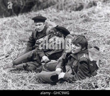 IF .... UK 1968 Lindsay Anderson Wallace (RICHARD WARWICK), Johnny (DAVID WOOD), Mick (MALCOLM MCDOWELL) Regie: Lindsay Anderson Stock Photo