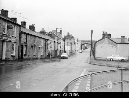 High Street, Cefn-coed-y-cymmer, Merthyr Tydfil CF48 2PN showing the Lord Raglan Pub. Circa 1968. Photograph by UK Editions. Stock Photo