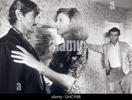 Paris Texas Frankreich/BRD 1984 Wim Wenders Travis (HARRY DEAN STANTON), Anne (AURORE CLEMENT), Walt (DEAN STOCKWELL) Regie: Wim Wenders Stock Photo