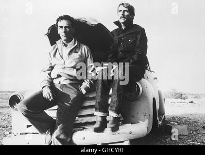 Paris Texas Frankreich/BRD 1984 Wim Wenders Walt (DEAN STOCKWELL) and Travis (HARRY DEAN STANTON) Regie: Wim Wenders Stock Photo