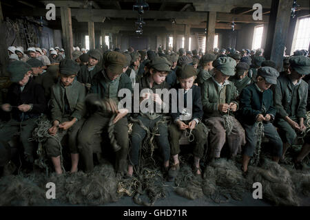 OLIVER TWIST UK/Czech Republic/FR/IT 2005 Roman Polanski Scene: children in a poor house Regie: Roman Polanski Stock Photo