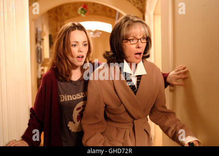 THE FAMILY STONE - VERLOBEN VERBOTEN! The Family Stone USA 2005 Thomas Bezucha Amy (RACHEL MCADAMS) and Sybil Stone (DIANE KEATON) Regie: Thomas Bezucha aka. The Family Stone Stock Photo