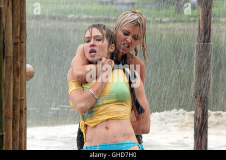 DOA: DEAD OR ALIVE D/UK 2006 Corey Yuen Helena (SARAH CARTER) and Christie (HOLLY VALANCE) Regie: Corey Yuen Stock Photo