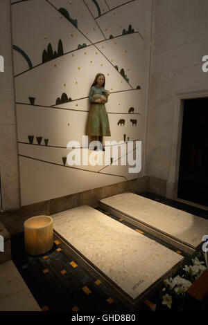 Portugal, Sanctuary of Fatima, the tombs of Jacinta and Lucia inside the Basilica of Our Lady of the Rosary Stock Photo