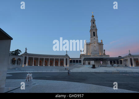 Portugal, Sanctuary of Fatima (Santuário de Fátima), the Basilica of Our Lady of the Rosary with nuns walking Stock Photo