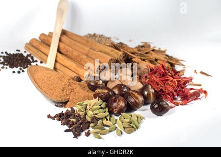 Cardamon, cloves, Black pepper, white pepper, cinnamon, cinnamon power,nutmeg,mace Stock Photo