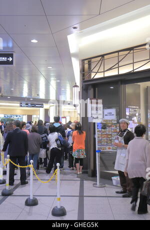 Japan, Osaka, Umeda. Osaka Station City. Taki-no-hiroba plaza, Cafe  Detective Conan with people waiting to be served. Front-view. Night time  Stock Photo - Alamy