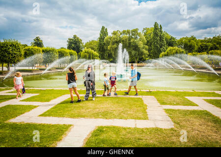 The Fountain Lake on the Grand Vista in Battersea Park on a hot summer's day Stock Photo