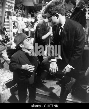 YOU'RE A BIG BOY NOW USA 1966 Francis Ford Coppola PETER KASTNER (right) as young Bernard Chanticleer in a comical scene. Regie: Francis Ford Coppola Stock Photo