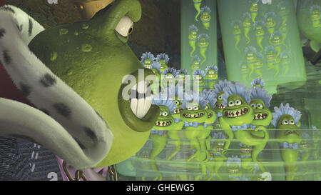 FLUSHED AWAY, 2006. Toad (left, Voice: Ian McKellen), ©DreamWorks ...