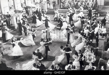 THE WALTZ KING USA/Austria 1963 Steve Previn Vienna Waltz dancing couples in a ball room. Regie: Steve Previn Stock Photo