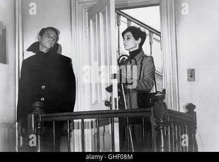 WAIT UNTIL DARK USA 1967 Terence Young RICHARD CRENNA as Mike Talman, AUDREY HEPBURN as blind Susy Hendrix Regie: Terence Young Stock Photo