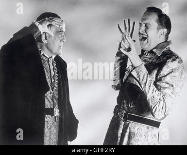 THE RAVEN USA 1963 Roger Corman Dr. Scarabus (BORIS KARLOFF) and Dr. Craven (VINCENT PRICE) Regie: Roger Corman Stock Photo