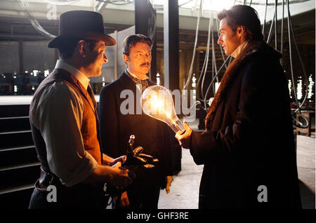 PRESTIGE - DIE MEISTER DER MAGIE The Prestige USA/GB 2006 Christopher Nolan The Prestige / Alley (ANDY SERKIS), Nikolas Tesla (DAVID BOWIE) and Robert Angier (HUGH JACKMAN) Regie: Christopher Nolan aka. The Prestige Stock Photo