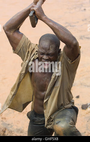 BLOOD DIAMOND Blood Diamond USA 2006 Edward Zwick Blood Diamond / DJIMON HOUNSOU as Solomon Vandy Regie: Edward Zwick aka. Blood Diamond Stock Photo