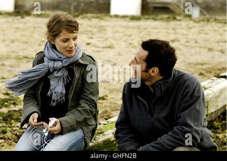 KEINE SORGE, MIR GEHT'S GUT Je vais bien, ne t'en fais pas Frankreich 2006 Philippe Lioret Keine Sorge, mir geht's gut / Lili (MÉLANIE LAURENT) and Thomas (JULIEN BOISSELIER) Regie: Philippe Lioret aka. Je vais bien, ne t'en fais pas Stock Photo