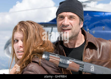 Shooter / Sarah Fenn (KATE MARA) and Jack Payne (ELIAS KOTEAS) Regie: Antoine Fuqua aka. Shooter Stock Photo