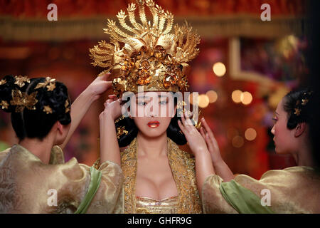 Der Fluch der goldenen Blume / Kaiserin Phoenix (GONG LI) Regie: Yimou Zhang aka. Curse of the Golden Flower / Man cheng jin dai huang jin jia Stock Photo