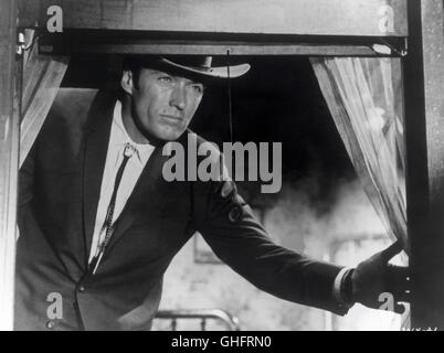 CLINT EASTWOOD as Deputy Sheriff Coogan Regie: Don Siegel Stock Photo