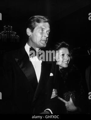 ROGER MOORE with wife Luisa Mattioli (1969) Stock Photo