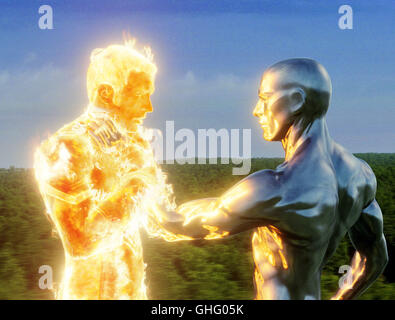 Fantastic Four - Rise of the Silver Surfer / Human Torch (CHRIS EVANS) and Silver Surfer (DOUG JONES) Regie: Tim Story aka. Fantastic Four - Rise of the Silver Surfer Stock Photo