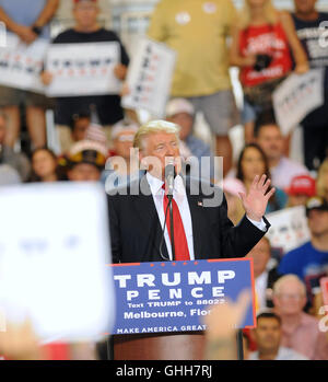Melbourne, United States. 27th Sep, 2016.  Republican presidential nominee Donald Trump speaks at a campaign rally at the AeroMod International Hangar at Orlando Melbourne International Airport in Melbourne, Florida on September 27, 2016, the day after his first presidential debate with Democratic nominee Hillary Clinton. Credit:  Paul Hennessy/Alamy Live News Stock Photo