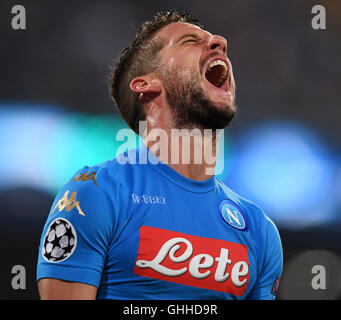 Naples, Italy. 28th Sep, 2016. Napoli's Dries Mertens celebrates scoring during the UEFA Champions League Group B match against Benfica in Naples, Italy, Sept. 28, 2016. Napoli won the match 4-2. © Alberto Lingria/Xinhua/Alamy Live News Stock Photo