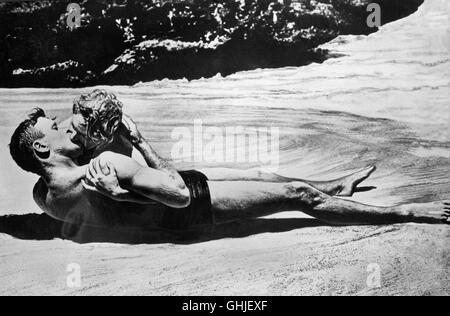 From Here to Eternity USA 1953 - Fred Zinneman BURT LANCASTER and DEBORAH KERR in a love scene Regie: Fred Zinneman aka. From Here To Eternity Stock Photo