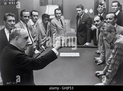 AKIM TAMIROFF, RICHARD CONTE, BUDDY LESTER, JOEY BISHOP, SAMMY DAVIS JR., FRANK SINATRA, PETER LAWFORD, DEAN MARTIN, HENRY SILVA, RICHARD BENEDICT, NORMAN FELL, CLEM HARVEY Regie: Lewis Milestone aka. Ocean's Eleven / Ocean's 11 Stock Photo