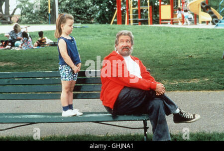 Der geschiedene Scott Calvin (TIM ALLEN) leidet unter der angespannten Beziehung zu seinem Sohn Charlie. Eine Besserung ist erst in Sicht, als Scott der neue Weihnachtsmann wird - notgedrungen allerdings... Regie: John Pasquin aka. SANTA CLAUSE Stock Photo