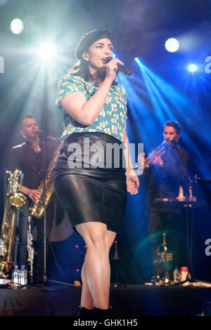 Caro Emerald (Caroline Esmeralda van der Leeuw Stock Photo - Alamy