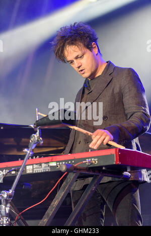 Jamie Cullum performing at the Larmer Tree Festival, Wiltshire, England, UK. July 13, 2016 Stock Photo