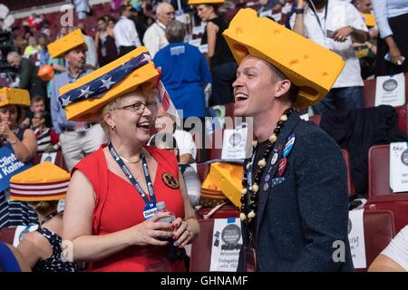 Cheesehead hat hi-res stock photography and images - Alamy