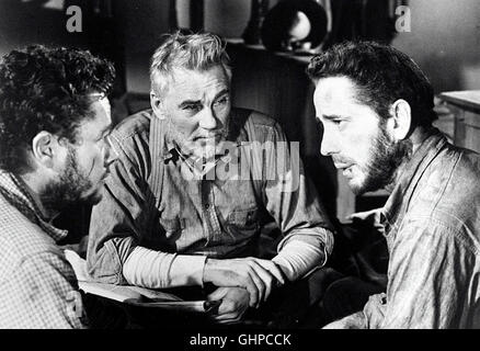 der schatz der sierra madre - Drei heruntergekommene amerikanische Abenteurer schörfen in Mexiko in der heißen Sierra Madre gemeinsam nach Gold... WALTER HUSTON HUMPHREY BOGART TIM HOLT Regie: John Huston aka. Treasure of the Sierre Madre Stock Photo