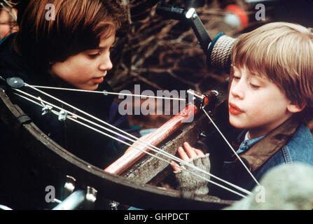 das zweite gesicht - Henry (MACAULAY CULKIN, rechts) ist nach außen hin ein liebevolles, normales Kind mit einem wahren Engelsgesicht. Doch sein Cousin Mark (ELIJAH WOOD) entdeckt, daß sich hinter dem harmlosen braven Kerl ein mörderischer bösewicht verbirgt. Regie: Joseph Ruben aka. The Good Son Stock Photo