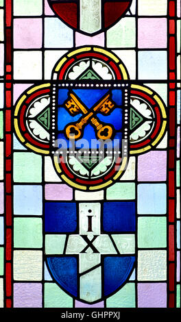 Canterbury, Kent, UK. St Peter's Church (Anglican) Stained glass window: crossed keys and coat of arms of Canterbury Cathedral.. Stock Photo