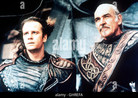 Highlander II - The Quickening Seit fast 40 Jahren ist Connor McLeod (CHRISTOPHER LAMBERT, links) ein 'normaler' sterblicher Mensch. Doch nun, im Jahre 2024, muß er mit seinem Freund Juan Villa-Lobos Ramirez (SEAN CONNERY) erneut in den Kampf ziehen. Regie: Russell Mulcahy aka. Highlander II - The Quickening Stock Photo