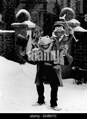 DIE MUPPETS WEIHNACHTSGESCHICHTE London vor 150 Jahren: Der herzlose Geldverleiher Scrooge macht sich auch an Weihnachten durch sein boshaftes Verhalten unbeliebt. plötzlich entführen ihn drei gute Geister in seine einsame Jugend und seine ebenso trostlose Zukunft. Scrooge ist von dieser Offenbarung so gerührt, daß er sich um seinen treuen Buchhalter Bob und dessen kranken Sohn sorgt. Foto: GREAT GONZO mit seiner vorlauten Ratte RIZZO erzählt als Charles Dickens die Geschichte. Regie: Brian Henson aka. The Muppets Christmas Carol Stock Photo